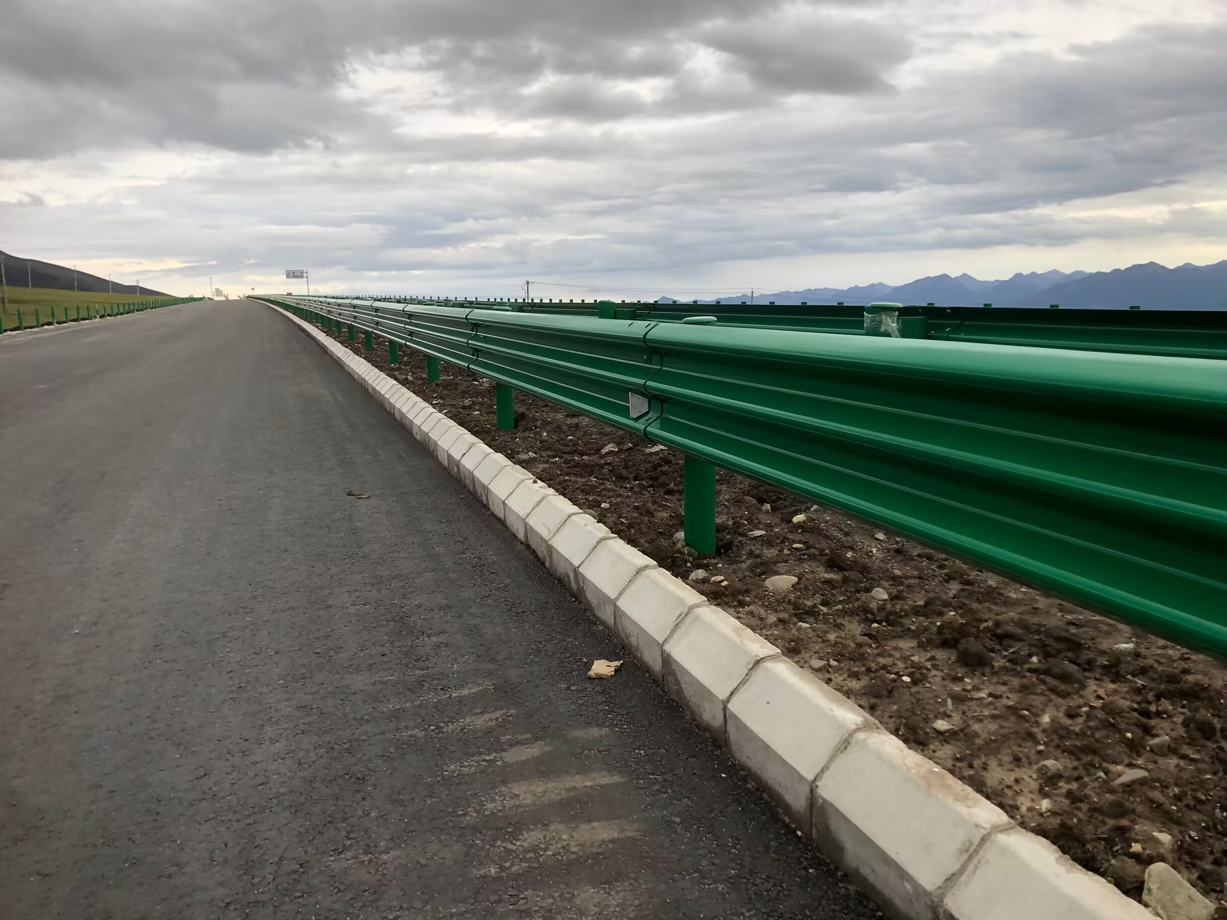 泸定县乡村公路波形护栏三波波形护栏 - 推荐